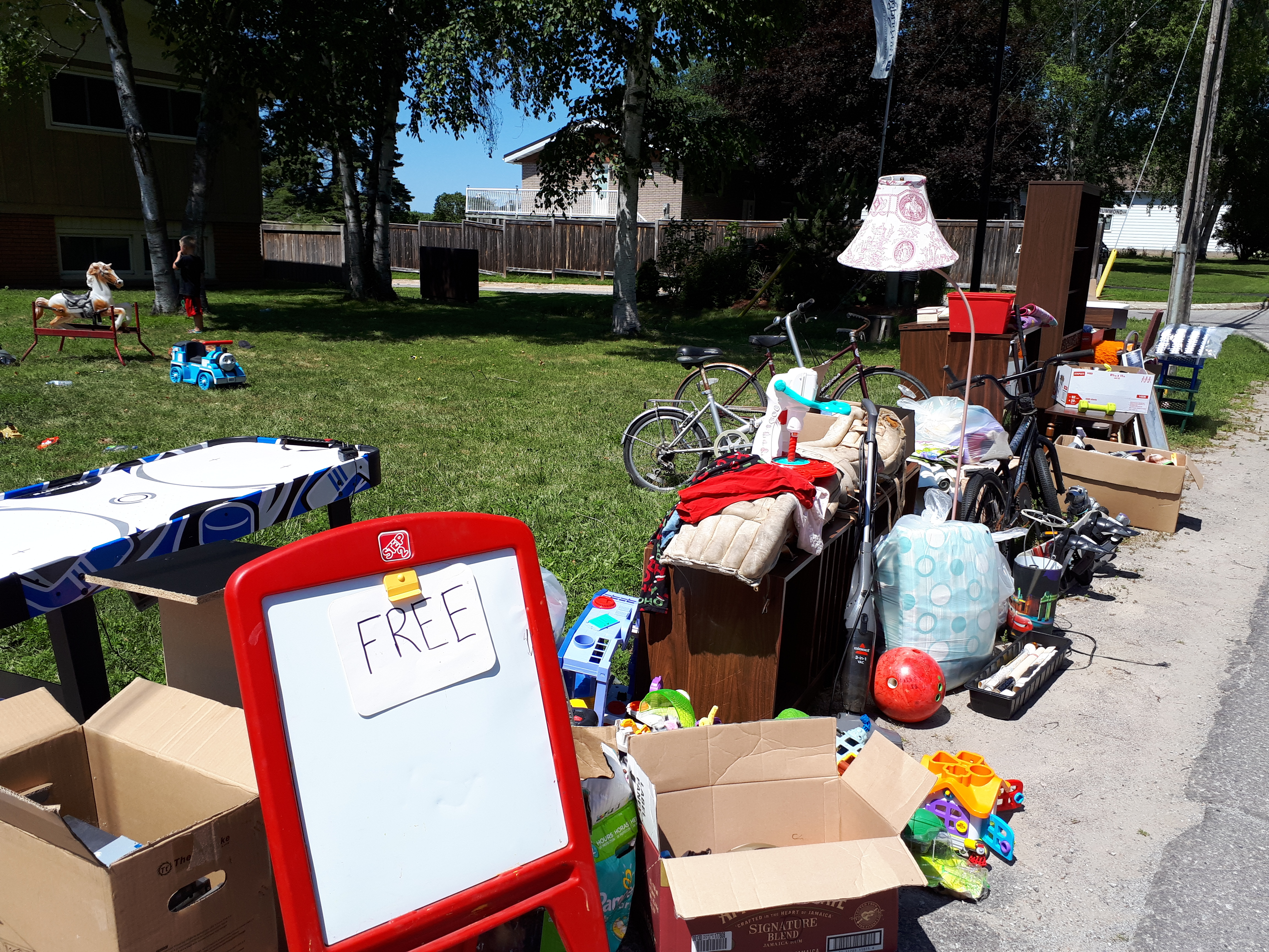 How to Have a Great Yard (Garage) Sale this Summer Aquahaven747